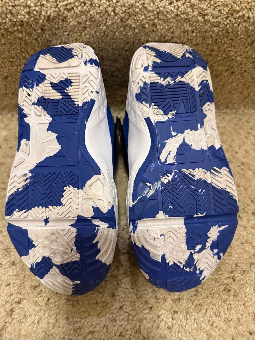 Nike Team Hustle Kids Basketball Sneakers with Velcro size 2 Y